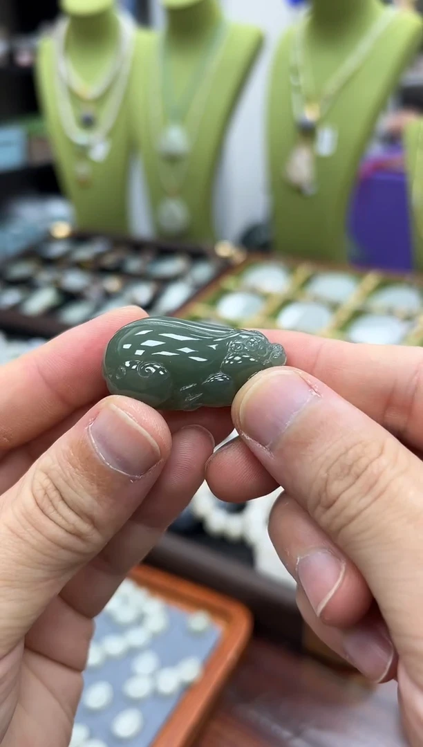 颈饰未镶嵌和田玉貔貅