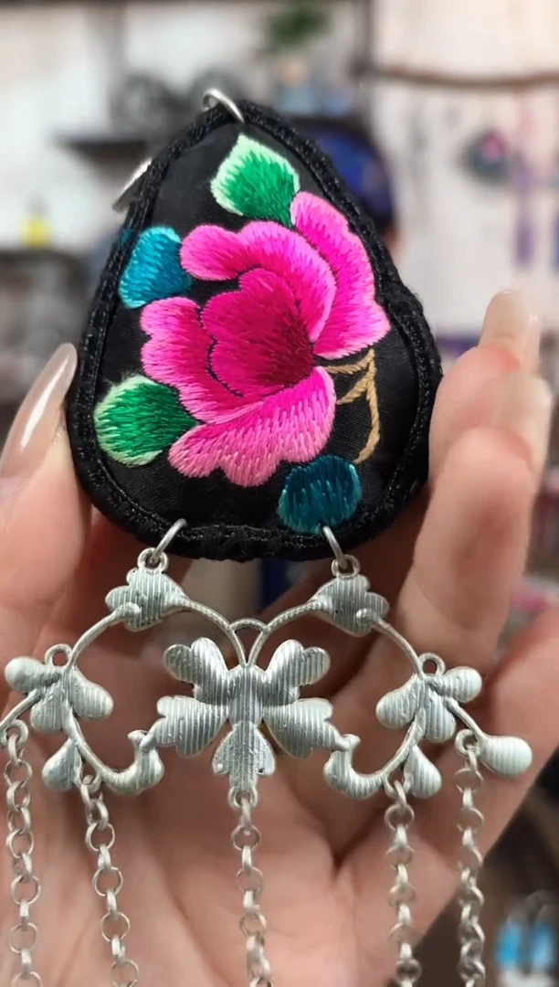 织绣民族风非遗老绣饰品076