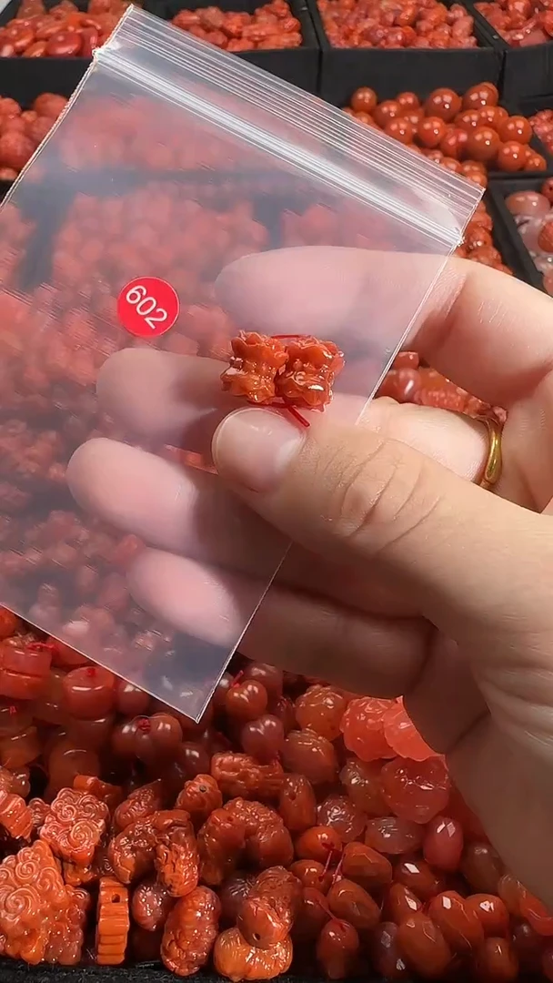 颈饰未镶嵌南红玛瑙1