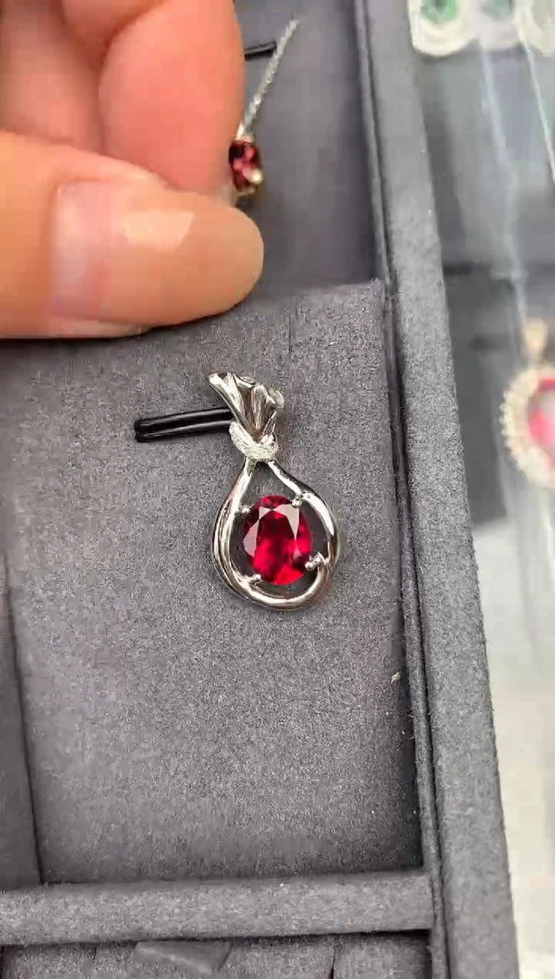 【闪购商品】碧玺颈饰18K金镶嵌1.3ct卢比莱