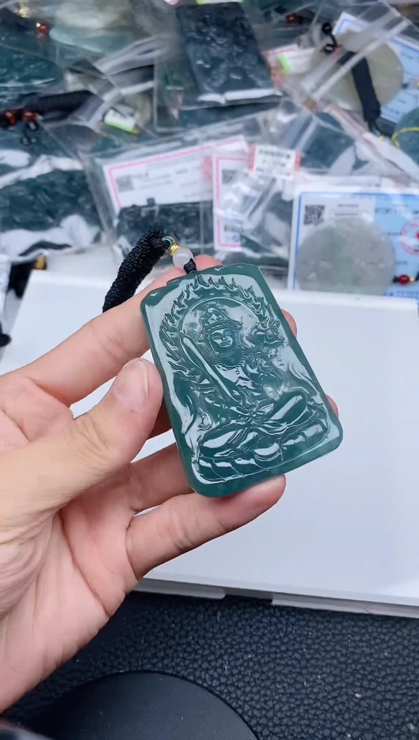 颈饰未镶嵌翡翠