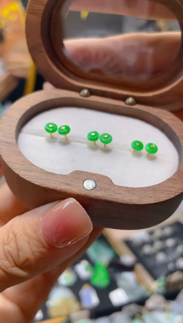 【闪购商品】翡翠颈饰18K金镶嵌多样性发货 发其一