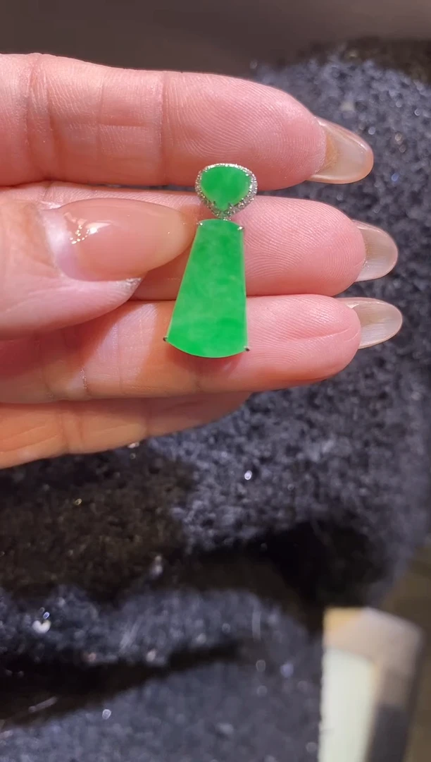 吊坠(不含链)18K金镶嵌翡翠无事牌