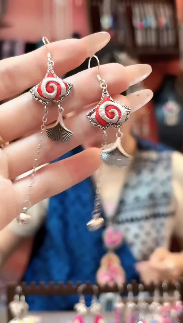 织绣云织瑶老绣饰品158