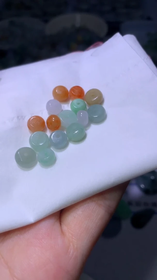 翡翠未镶嵌颈饰看**跑MXX029279