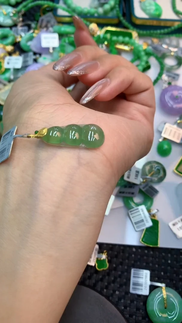 颈饰18K金镶嵌翡翠1