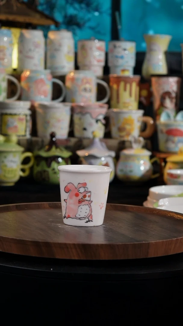 陶瓷便携款手工手绘抽象小猪杯