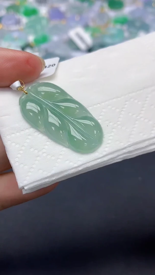 翡翠18K金镶嵌颈饰天然缅甸a货翡翠