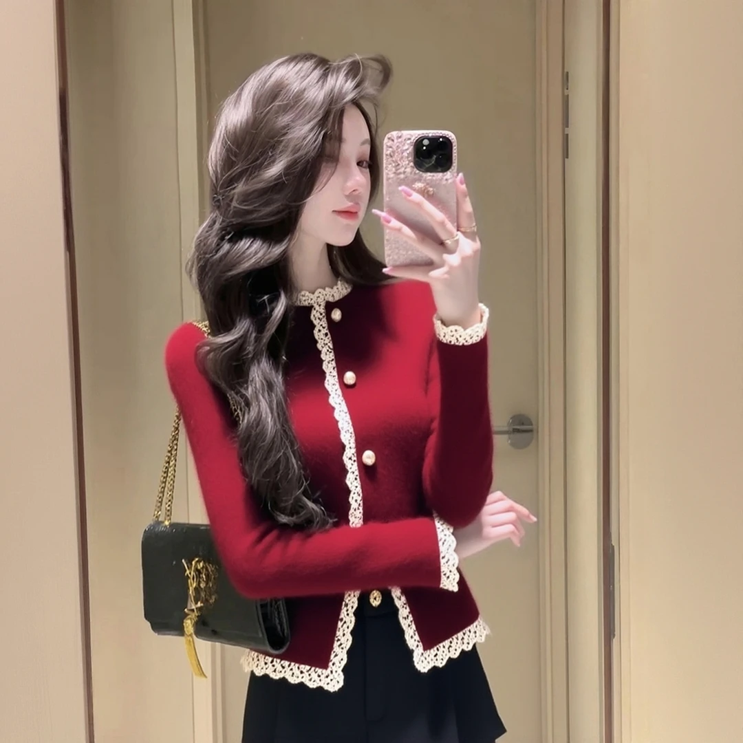 2025冬季绝美巨好看高级小众不撞款法式气质红色蕾丝边针织上衣女