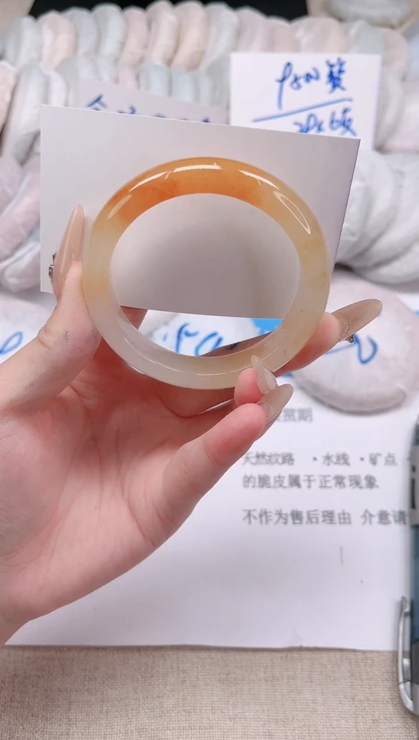 未镶嵌手镯石英质玉93-54黄