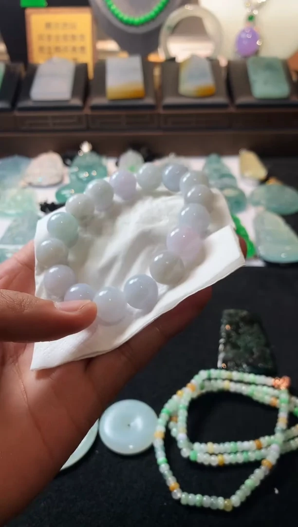 未镶嵌定制翡翠l****y  4092毛货不退不换