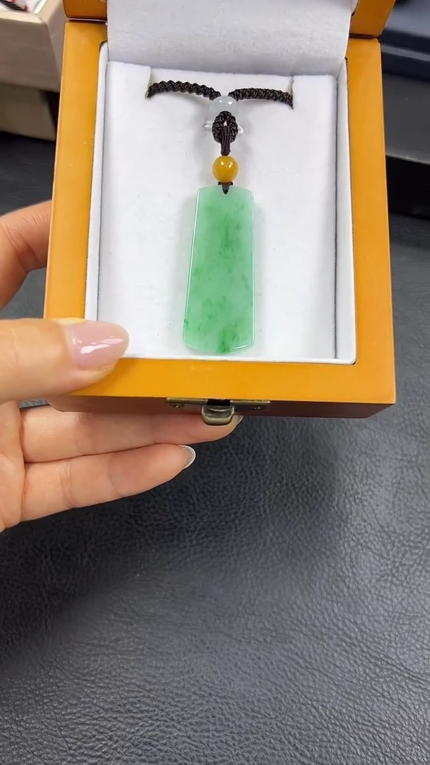 翡翠挂件未镶嵌无事牌