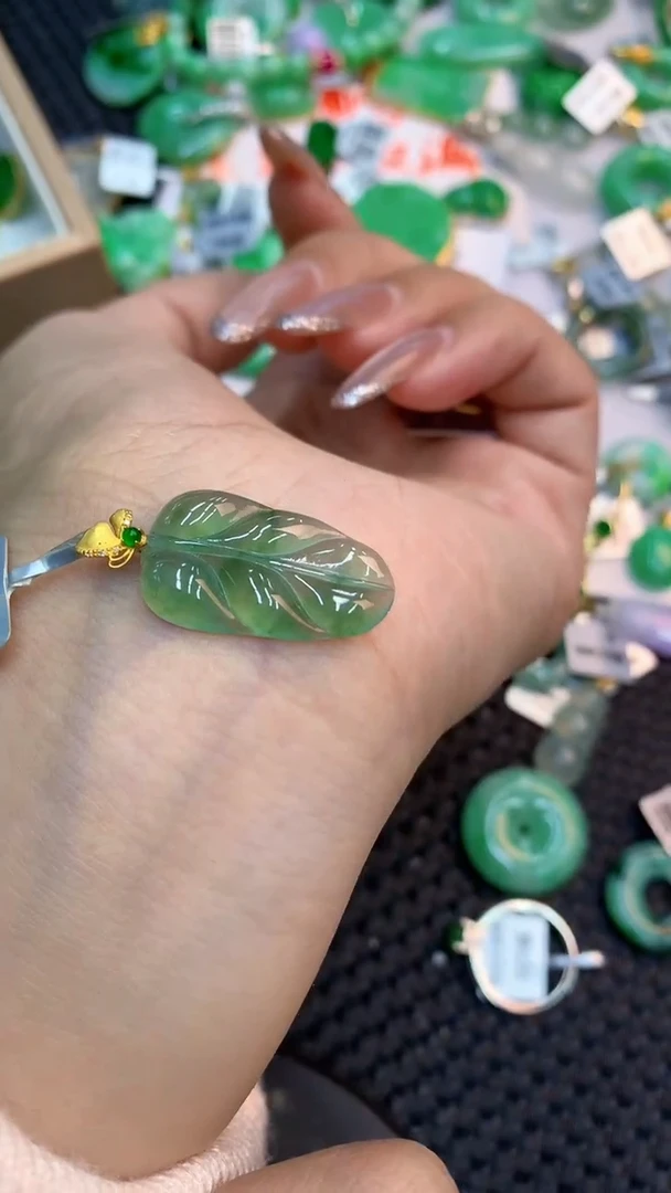 颈饰18K金镶嵌翡翠1