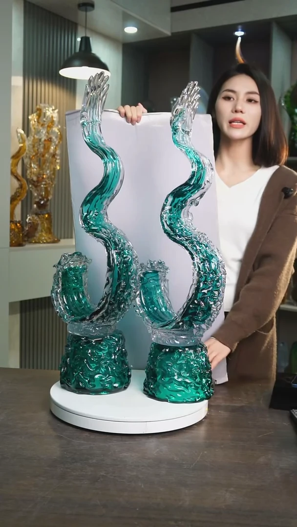琉璃X****H湖水绿海浪风生水起