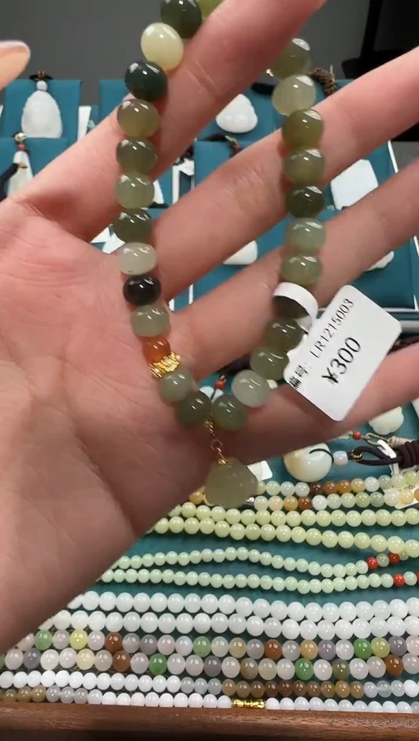 颈饰未镶嵌和田玉手串 LR