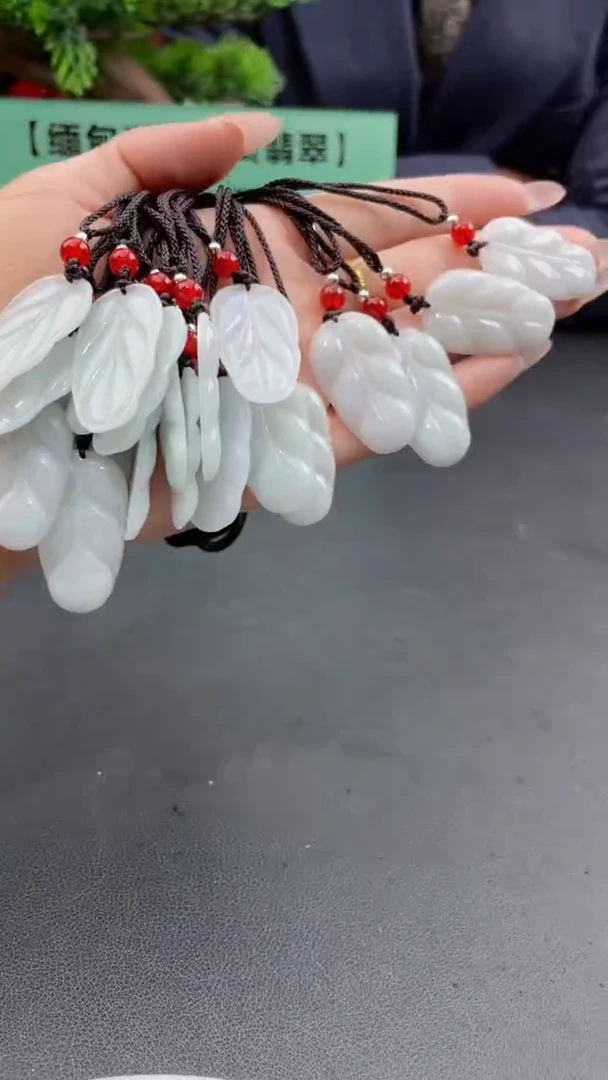 【闪购商品】翡翠挂件未镶嵌砍价王/579160/叶子/多样性发一