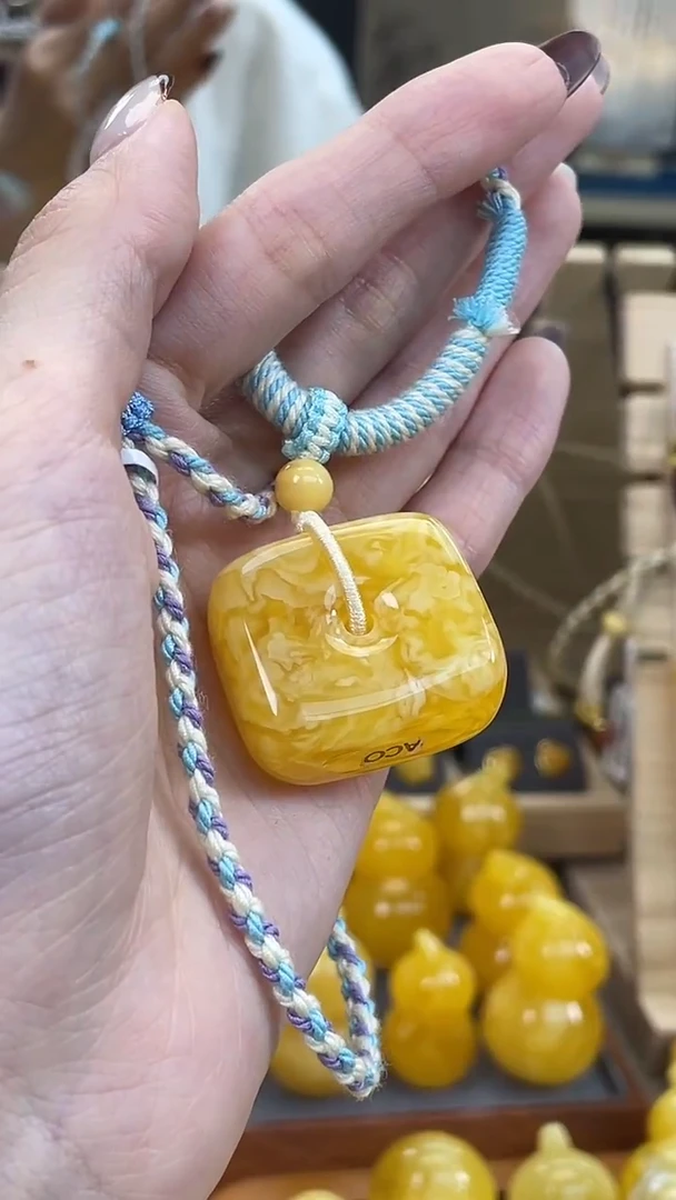 裸石琥珀未镶嵌j84