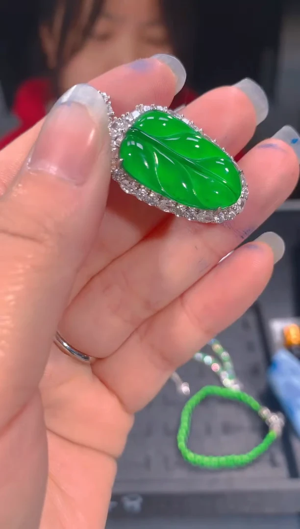 【闪购商品】定制翡翠未镶嵌99定制翡翠，多样性发货（发其一）