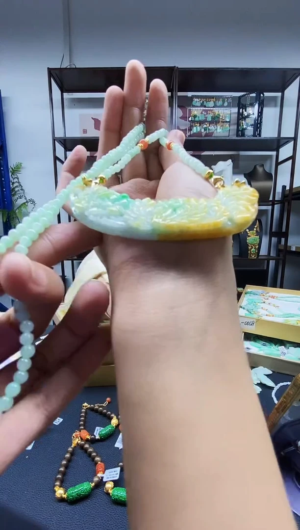 翡翠未镶嵌颈饰翡翠吊坠
