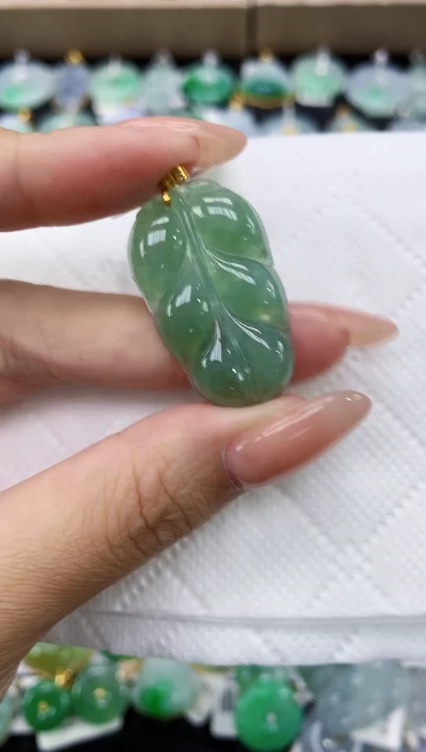 颈饰18K金镶嵌翡翠11111111111