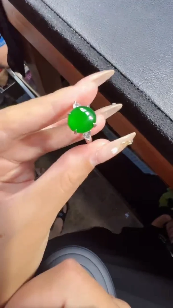 未镶嵌定制翡翠翡翠A货有轻微色差属于正常现象，戒指多样性发货1