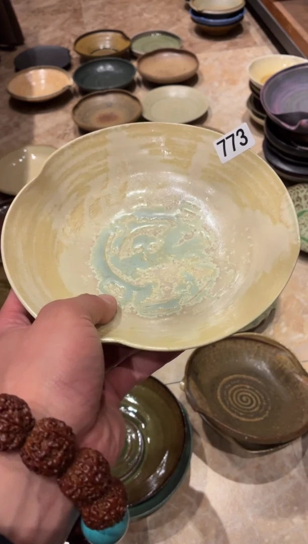 瓷片梨**记773  微瑕黄手工盘1个