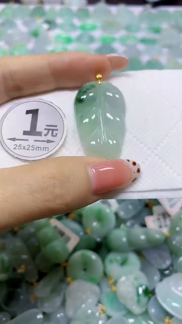 颈饰18K金镶嵌翡翠天然翡翠A货