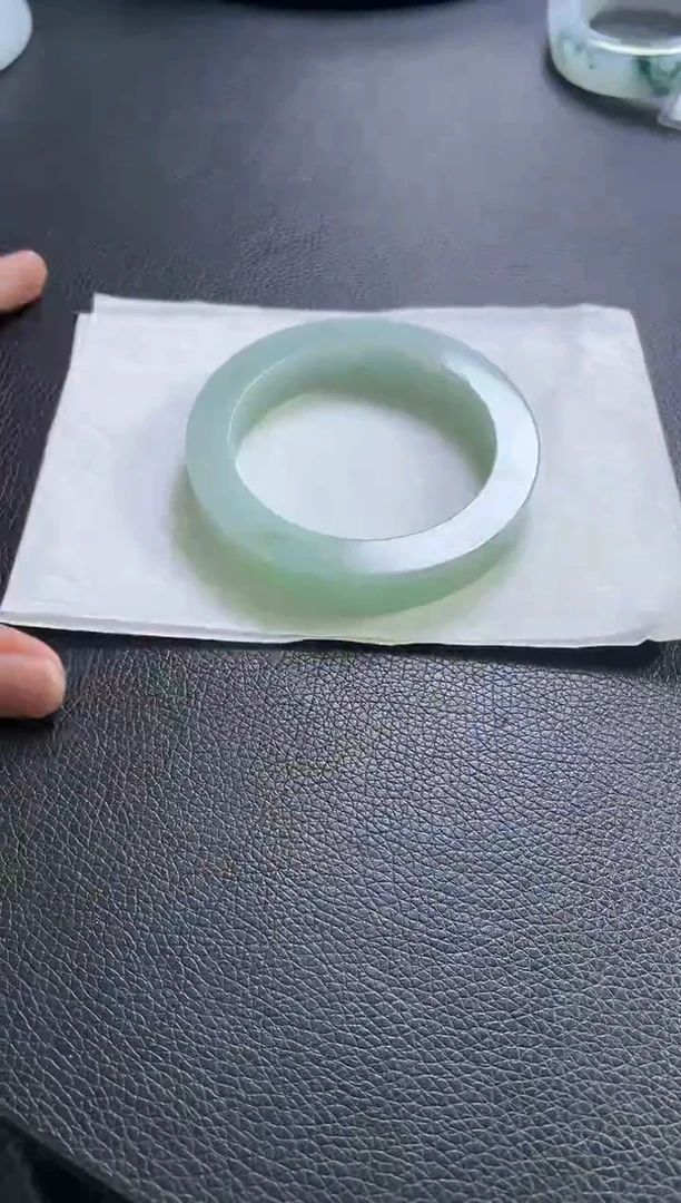 未镶嵌手镯定制翡翠?***的手镯