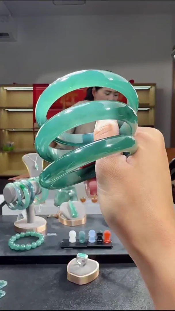 未镶嵌手镯翡翠手镯（多样性发其一）