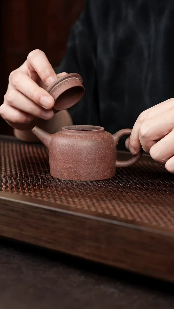 茶壶紫砂岩中泥六拼金钟