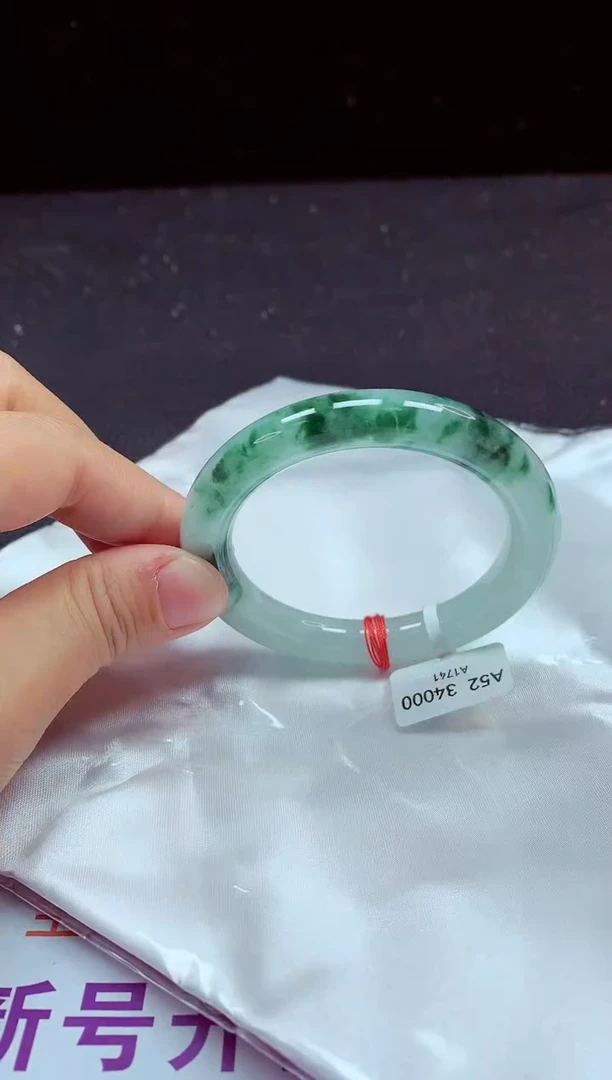 【闪购商品】翡翠手镯未镶嵌镯子52+