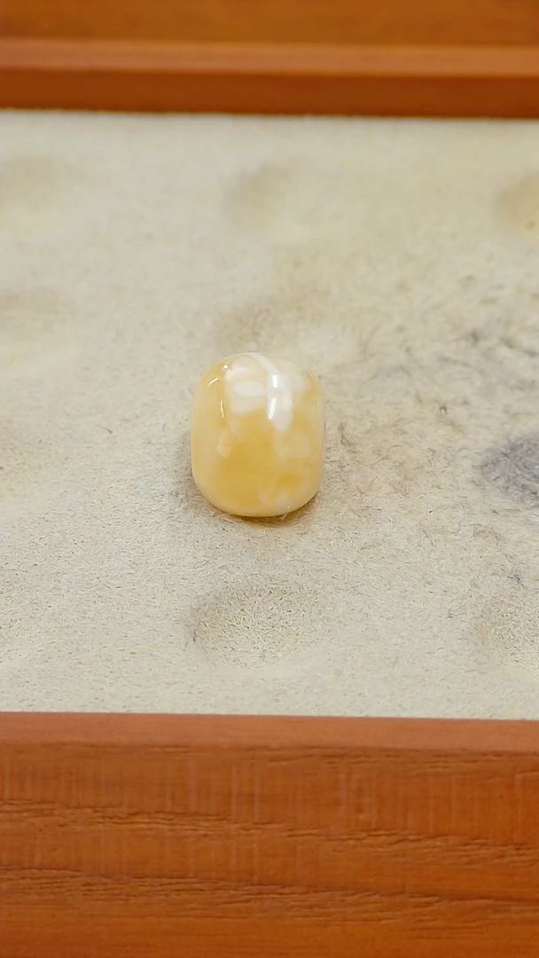 【闪购商品】蜜蜡裸石未镶嵌俄料微瑕13MM1.145克