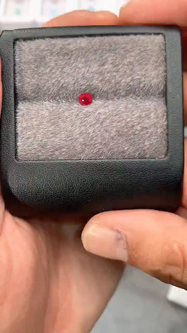 未镶嵌裸石尖晶石0.33