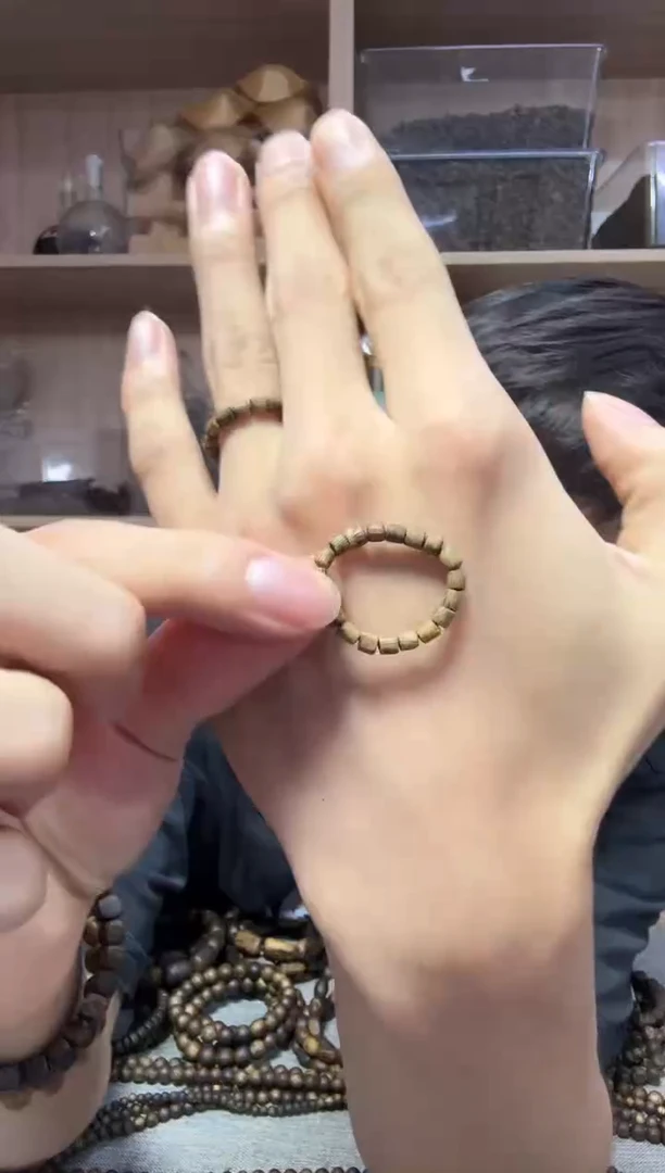 沉香碎屑沉香奇楠戒指1克+ 多样性发其一