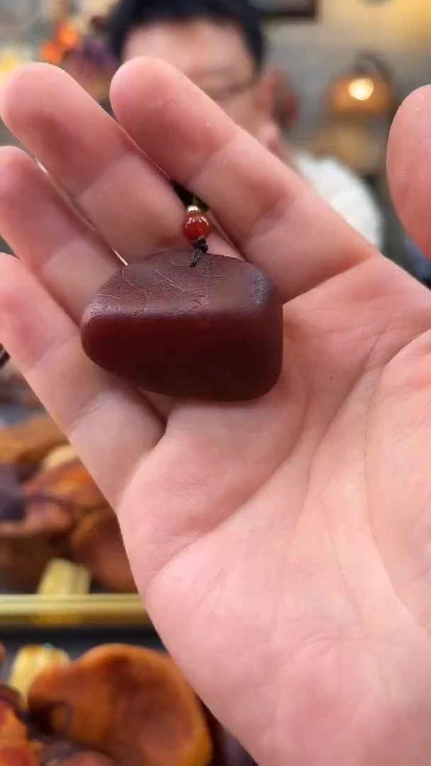 未镶嵌颈饰琥珀吊坠