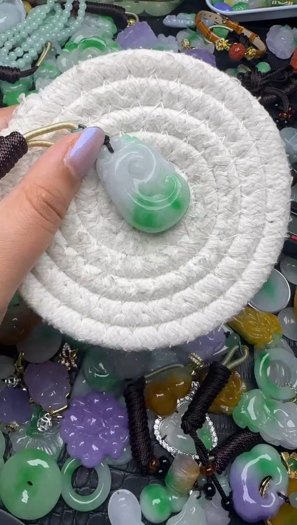 颈饰未镶嵌翡翠缅甸翡翠吊坠