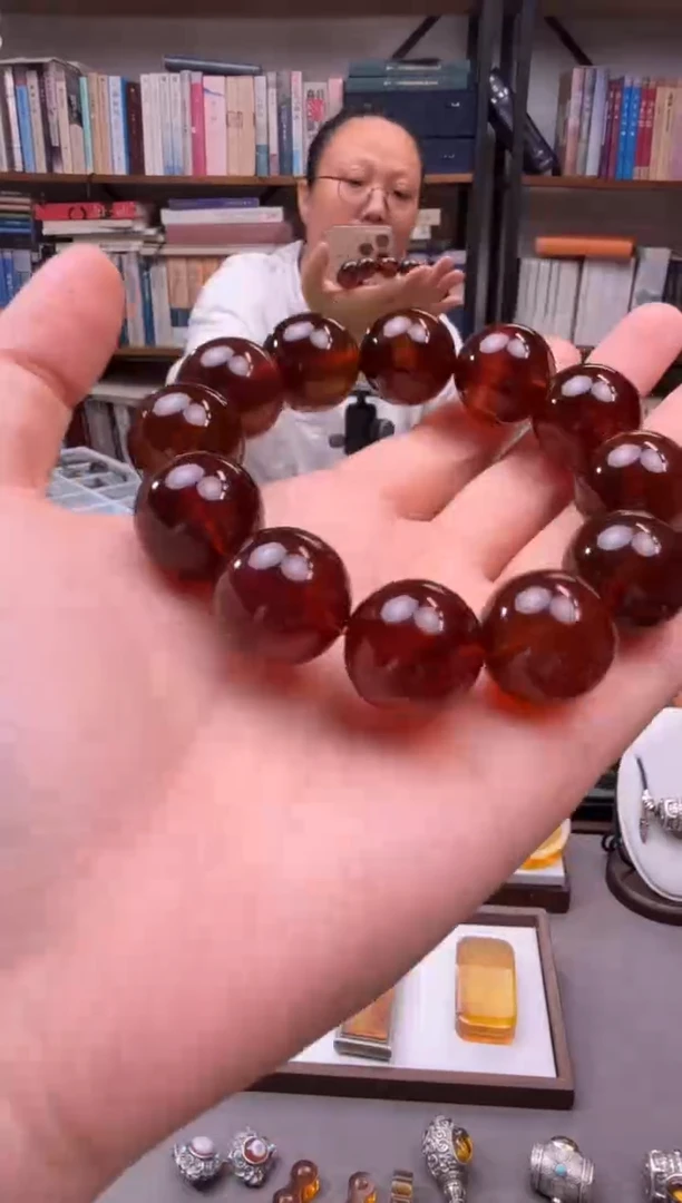 未镶嵌颈饰琥珀手串