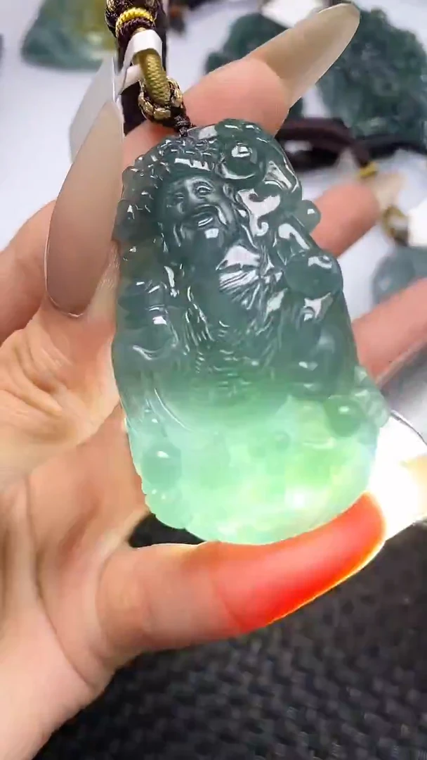 颈饰未镶嵌翡翠