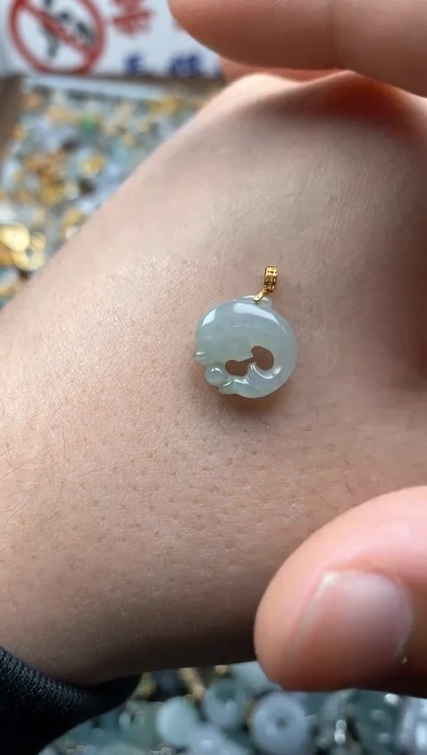 【闪购商品】翡翠颈饰未镶嵌哥哥