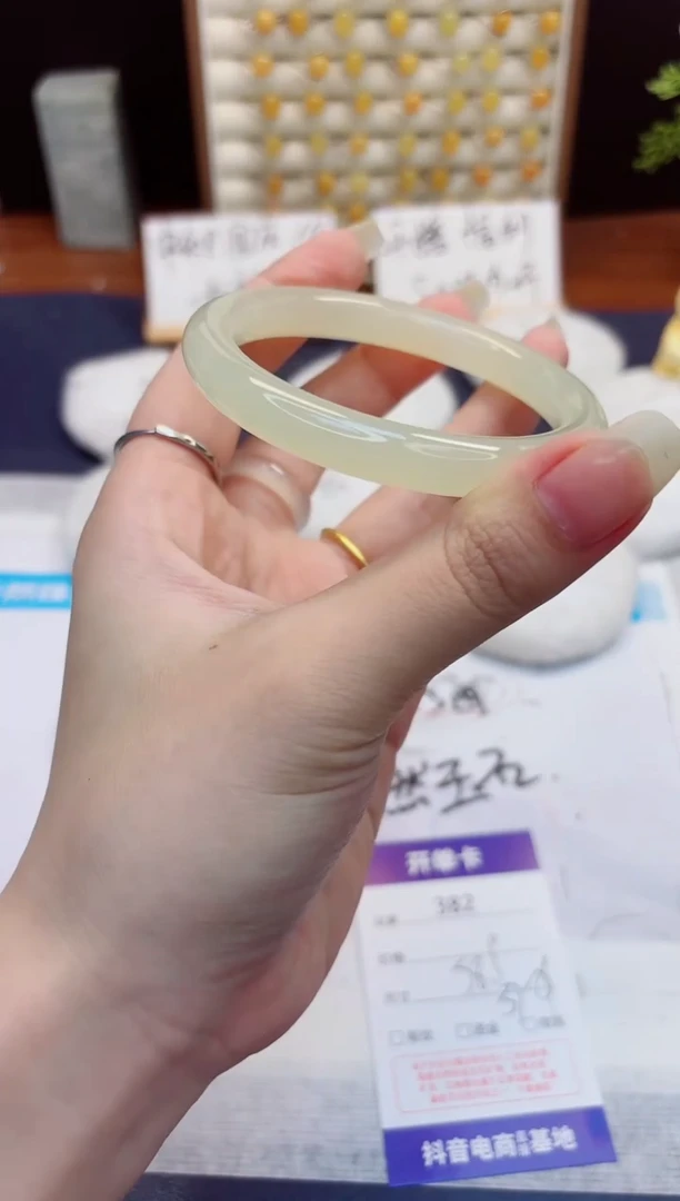 未镶嵌手镯石英质玉382-美人条晴水-圈口58