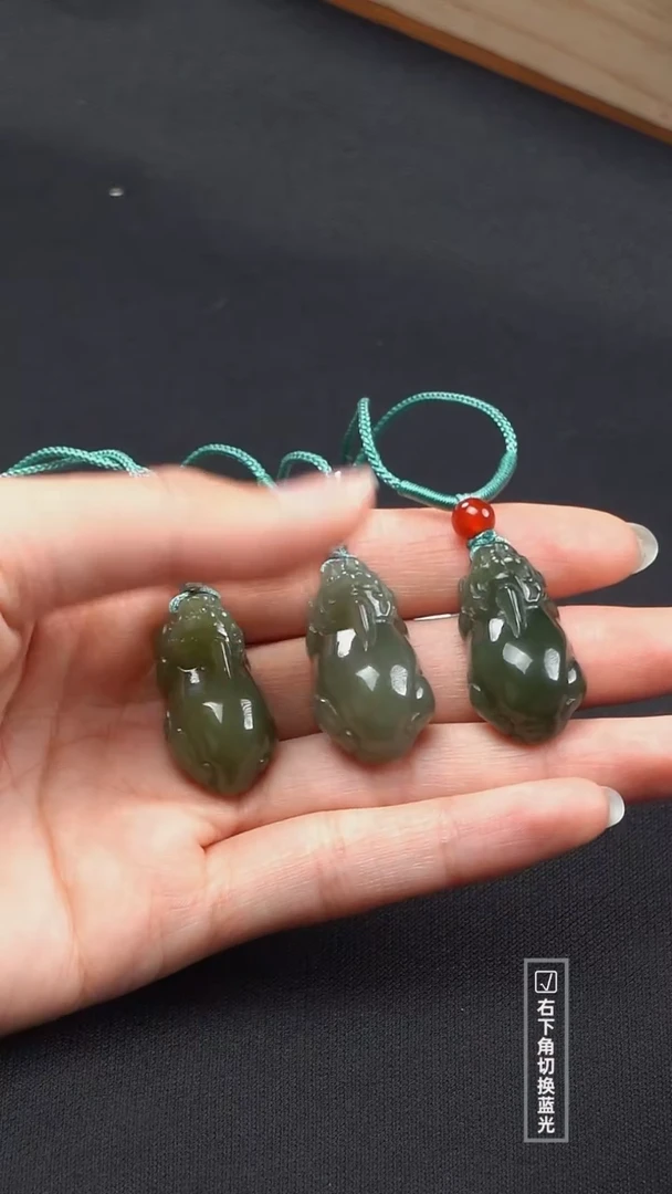 吊坠(赠链)未镶嵌和田玉貔貅吊坠多样性发一