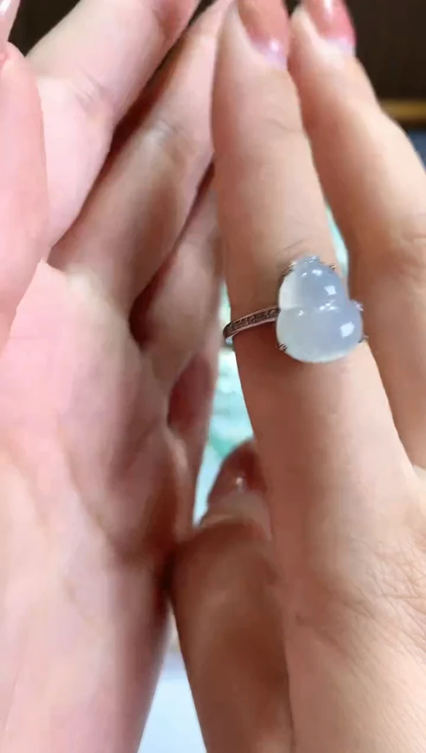 颈饰银S925镶嵌翡翠2025113001