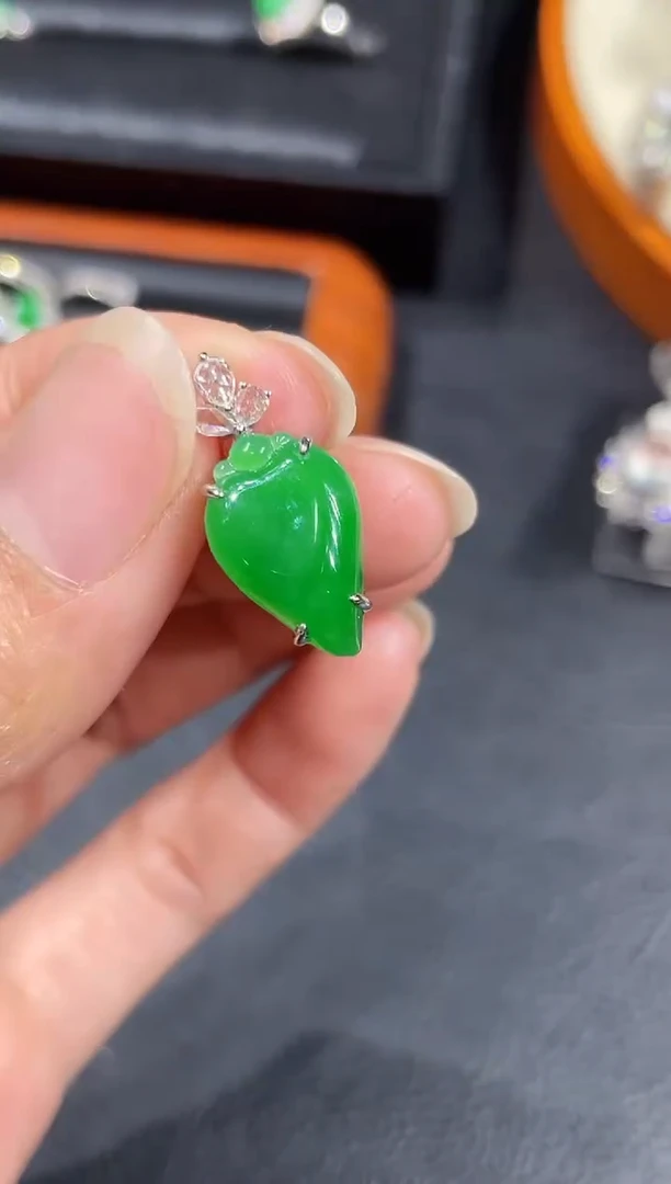 吊坠(不含链)18K金镶嵌翡翠瓜瓜