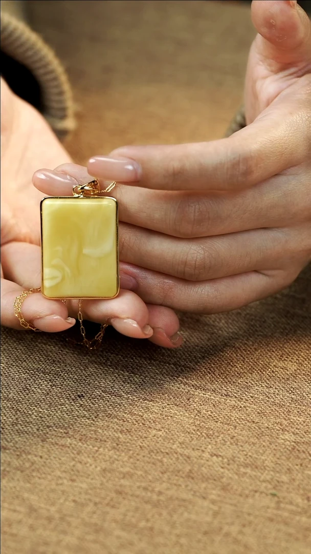 裸石琥珀未镶嵌白蜡平安牌