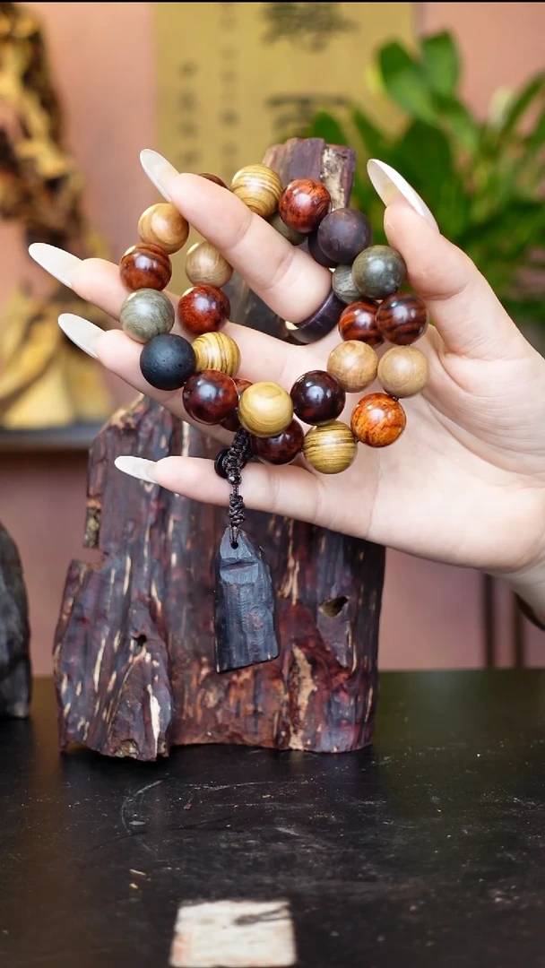 降真香手串/手链海南香材1.5*27颗多宝珠57克