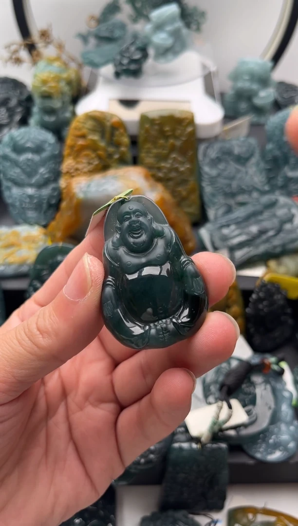 颈饰未镶嵌翡翠逍遥佛