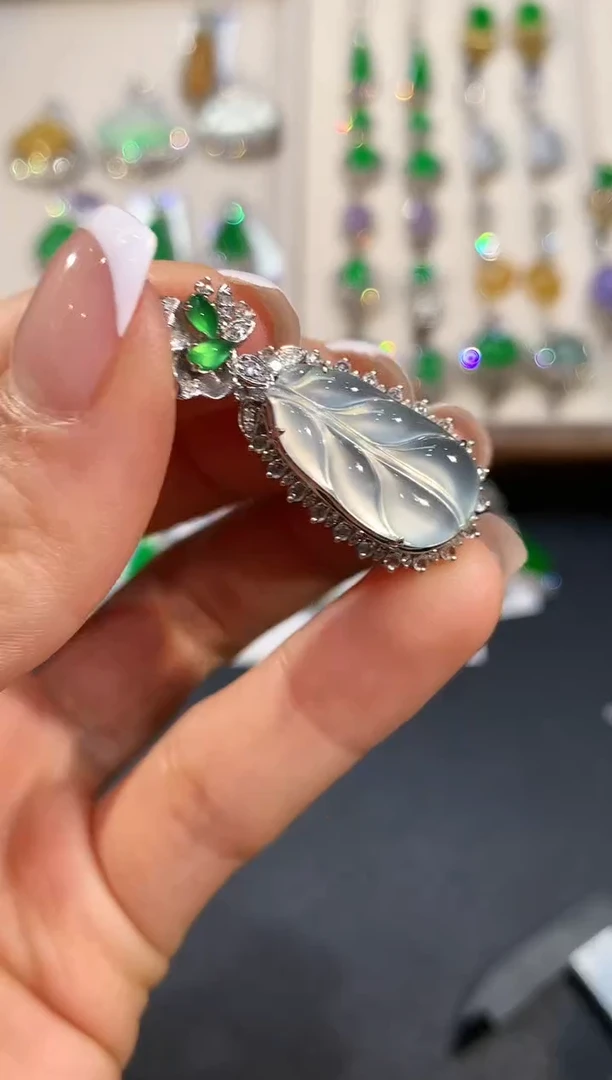 【闪购商品】翡翠吊坠(不含链)18K金镶嵌ZML2830