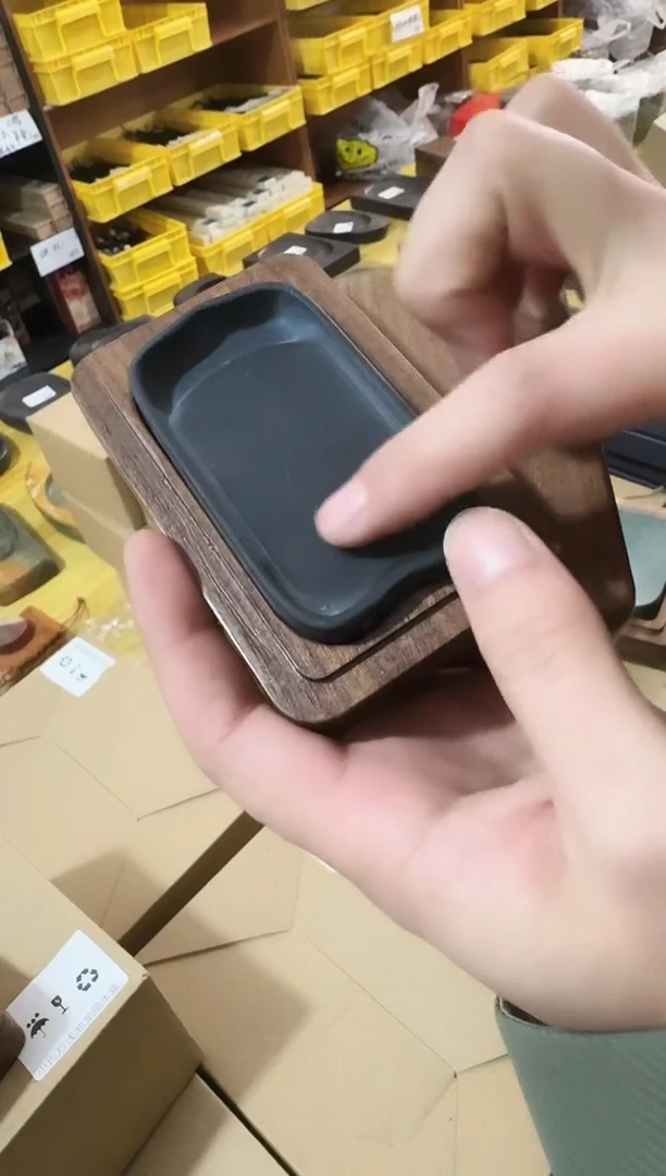 小荷瓣黑龙尾砚台1个