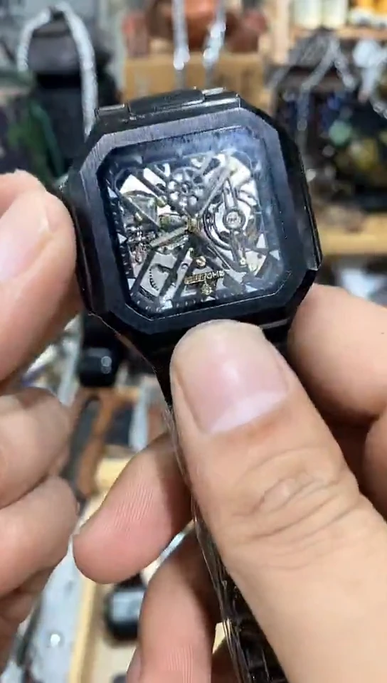 瓷片闪购商品  如图所示