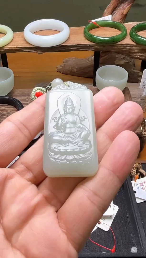 吊坠(不含链)未镶嵌和田玉且末青白 观音牌